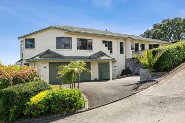 Panoramic Vista On Burns Villa New Plymouth Exterior photo